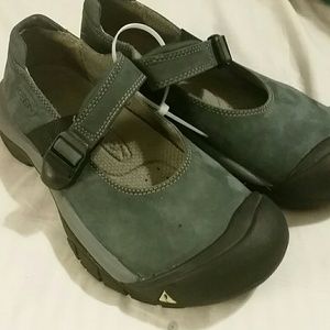 Keen Mary janes